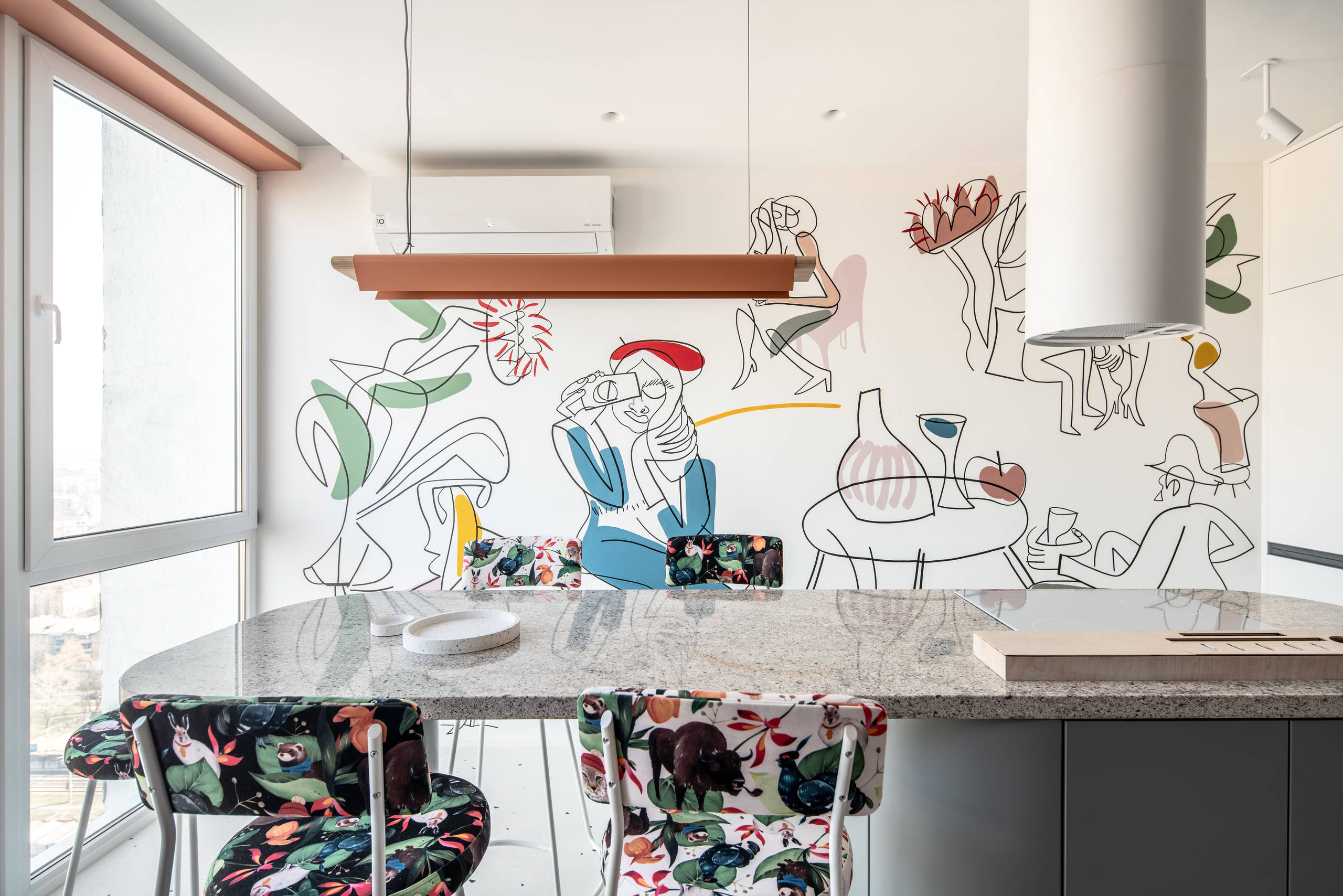 Houzz Украина: Квартира с окном из спальни в ванную