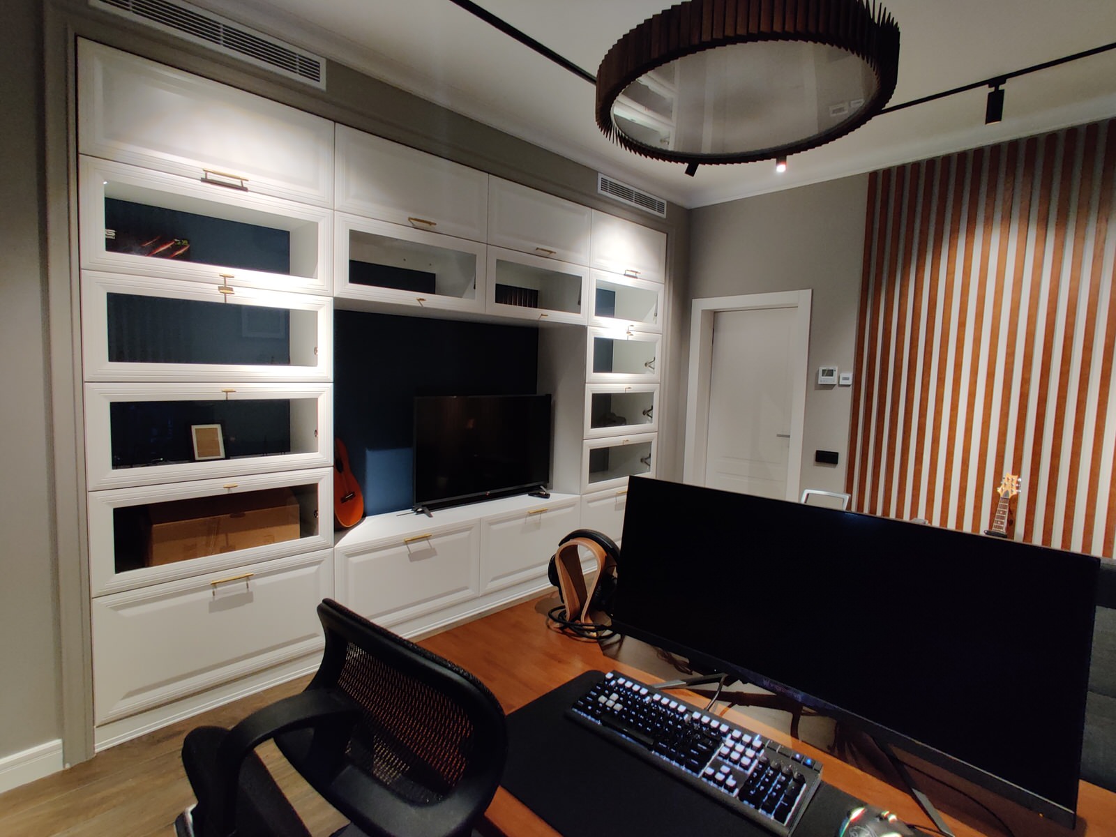 Кабинет в загородном доме