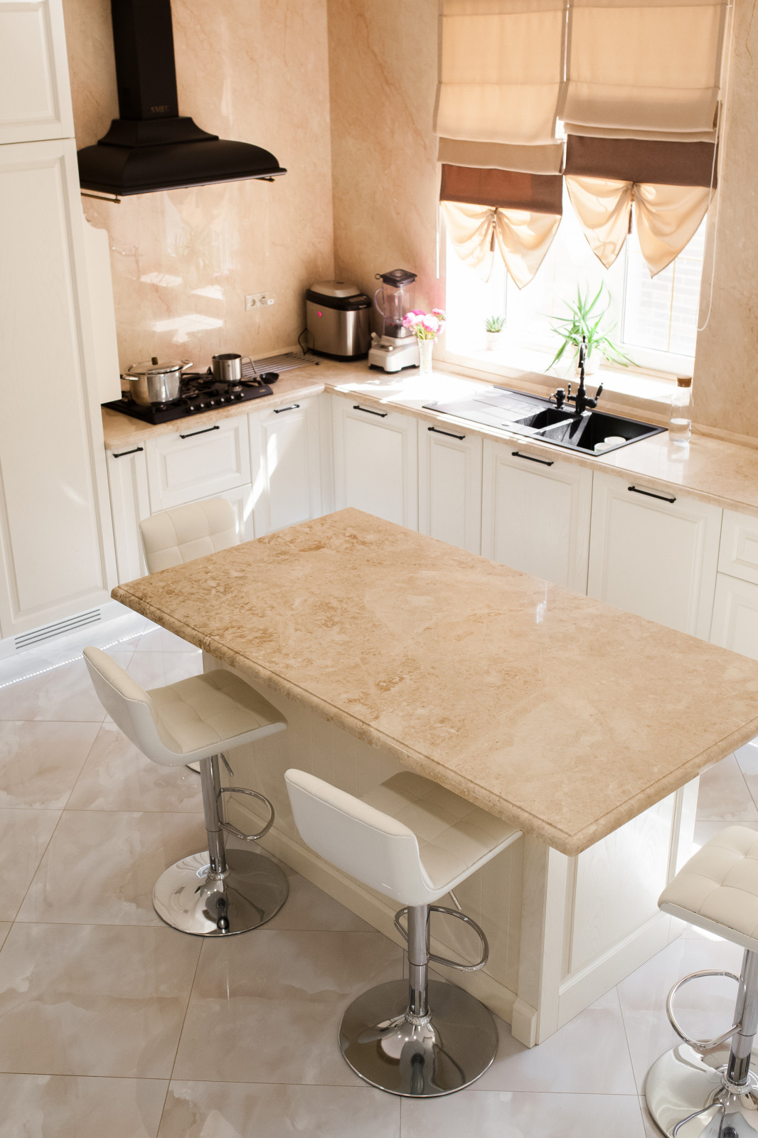 Кухня в светлых оттенках