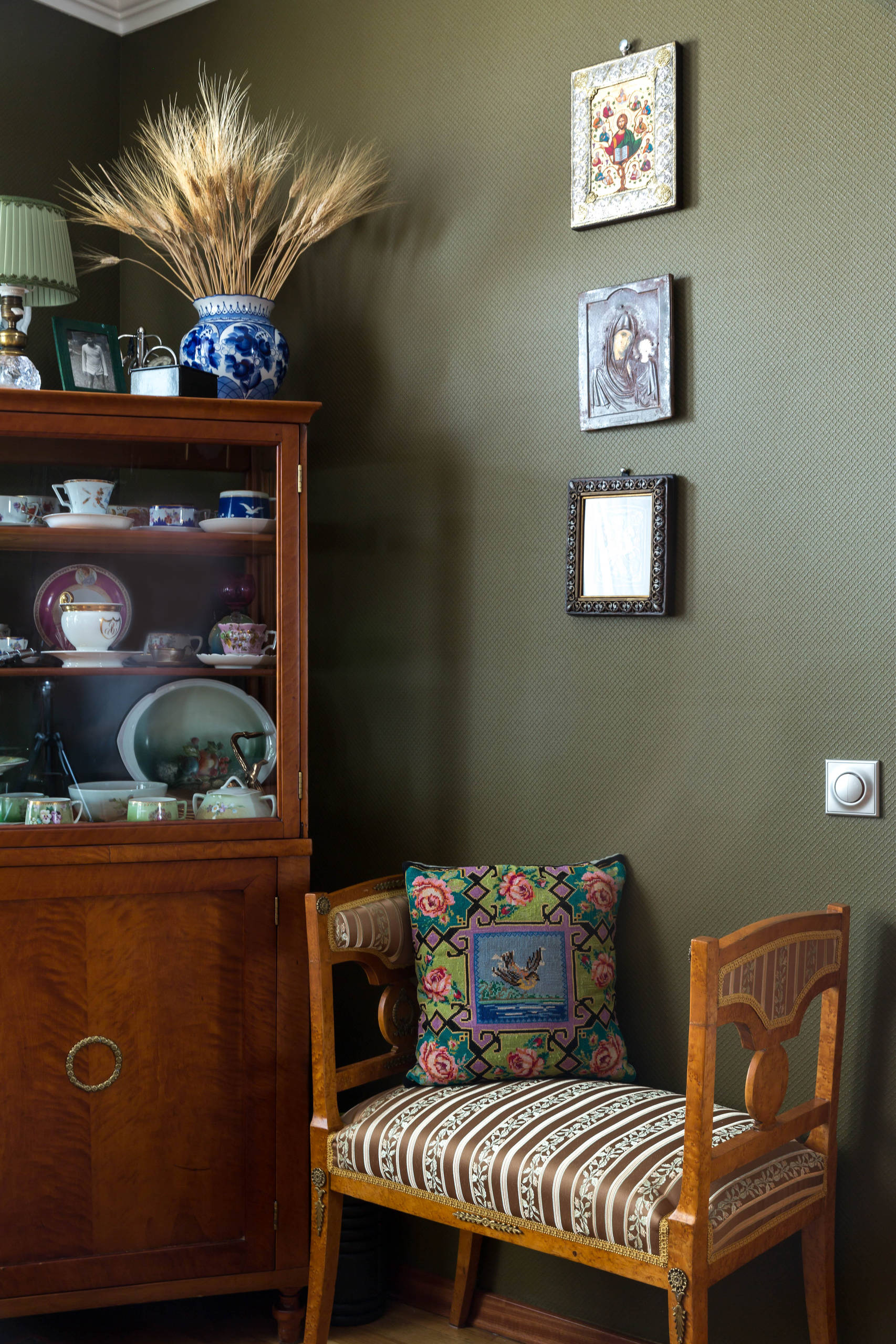 В гостях: Квартира юного ценителя антиквариата