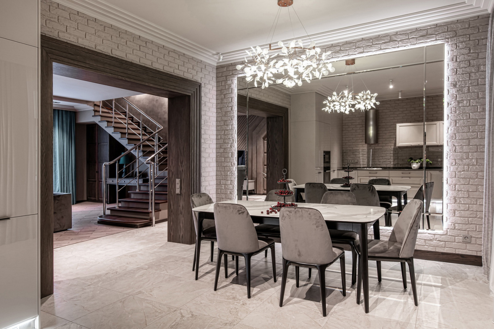 Обеденный стол