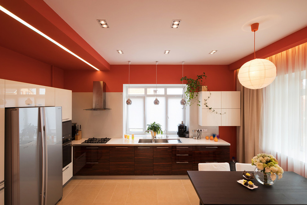 Яркий дом в пригороде