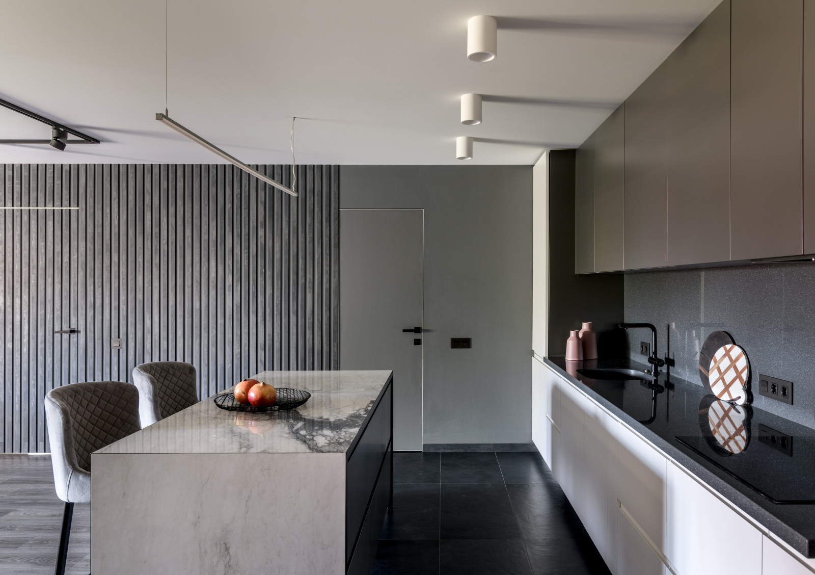 Квартира с гардеробной для коллекции кроссовок