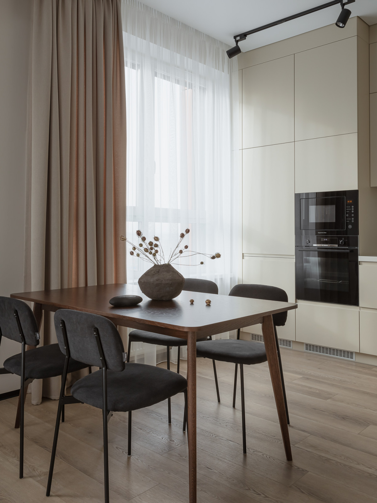 Удобный стиль для семьи с 2 детьми