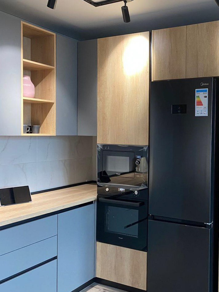 Кухня с фасадами Fenix