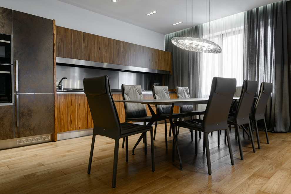 Массивная доска "BEARMADE" в брутальной квартире по проекту Риты Лессинг