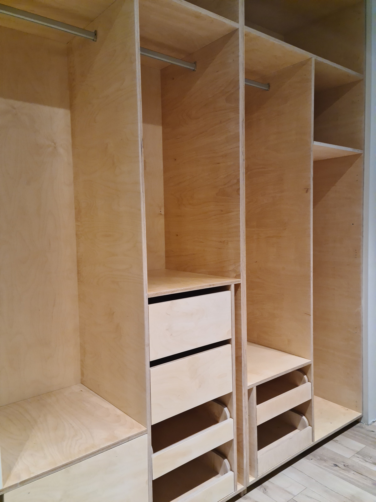 Шкаф с корпусом из фанеры