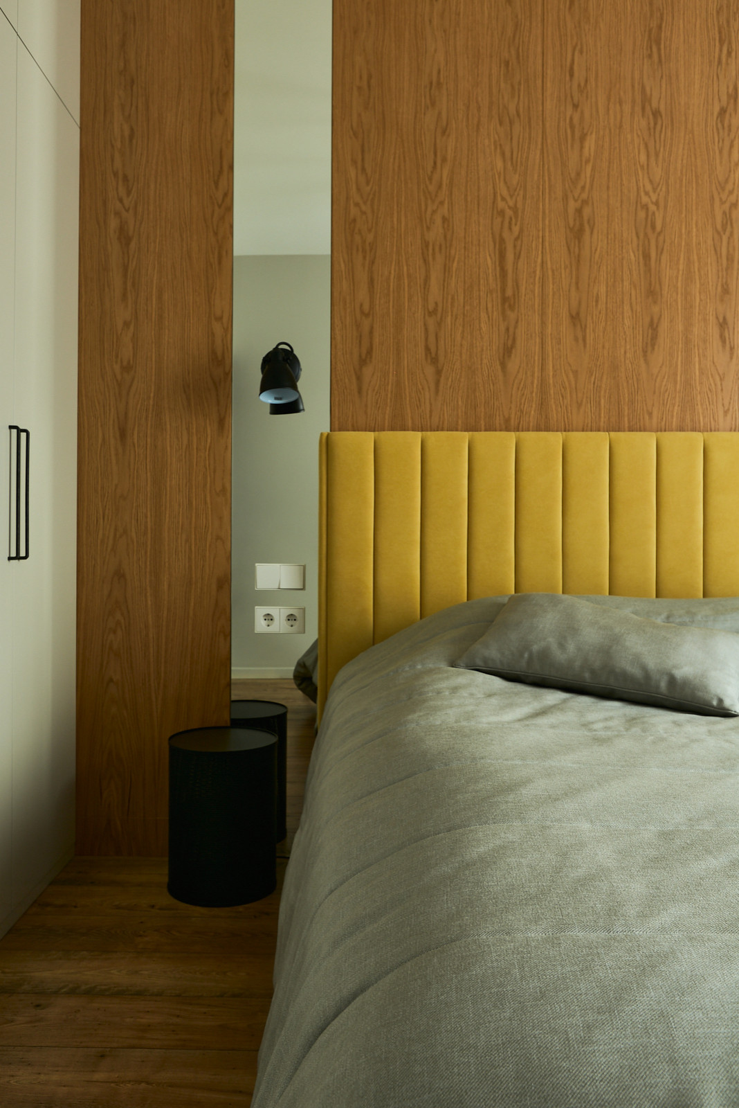 Houzz тур: Первая квартира для поклонника экстрима и фотографии