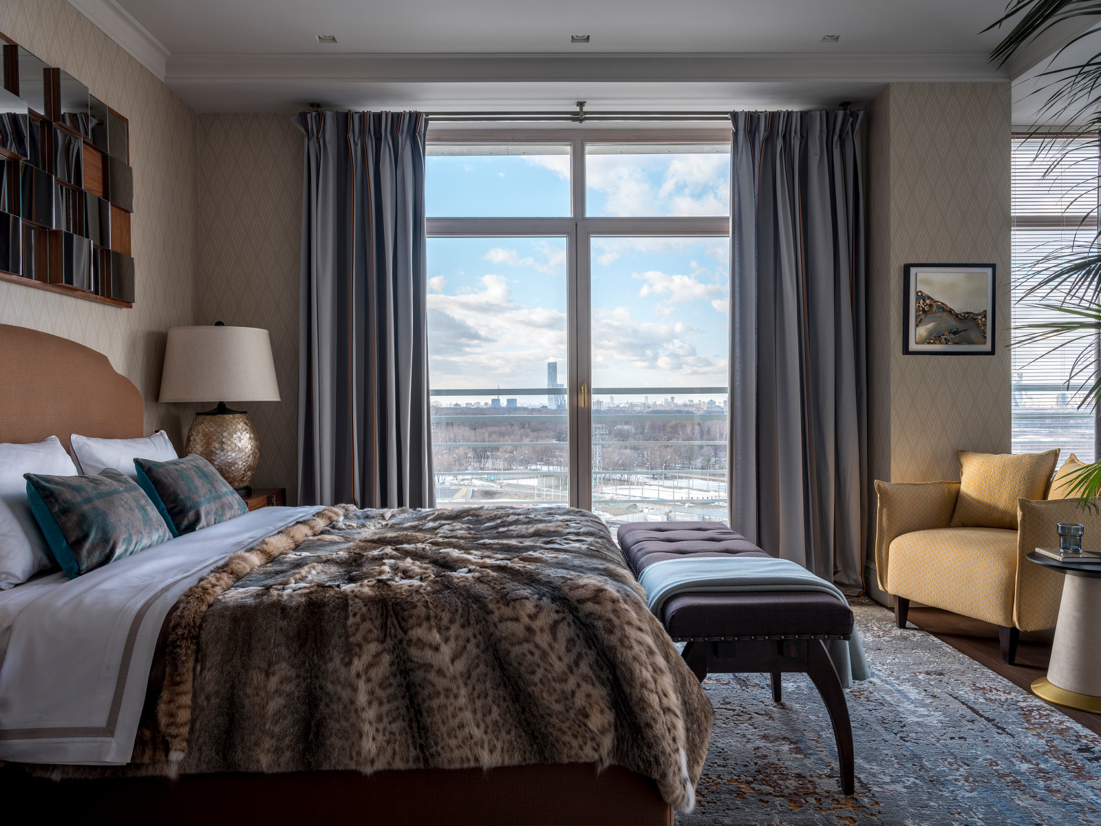 Обложка проекта: Interior with a view Интерьер с видом на МГУ