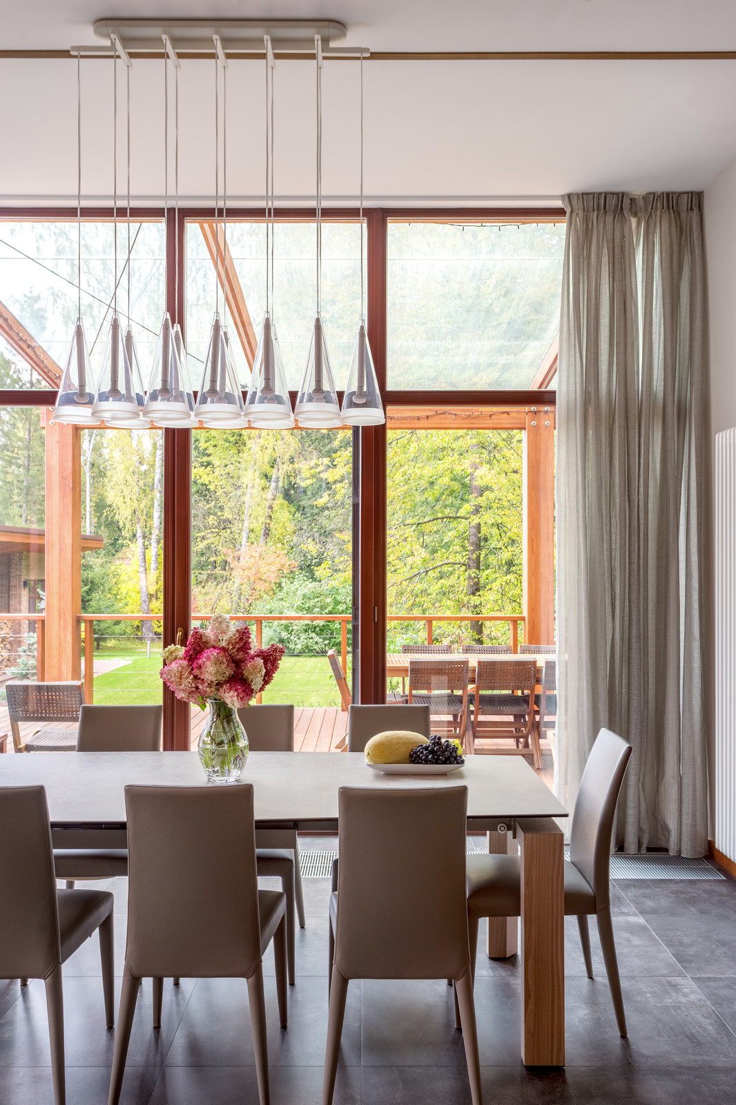 Столовая с выходом на террассу в Ла Променад 2