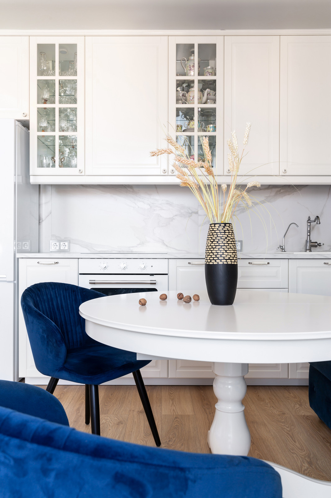 Квартира для родителей с натяжными потолками