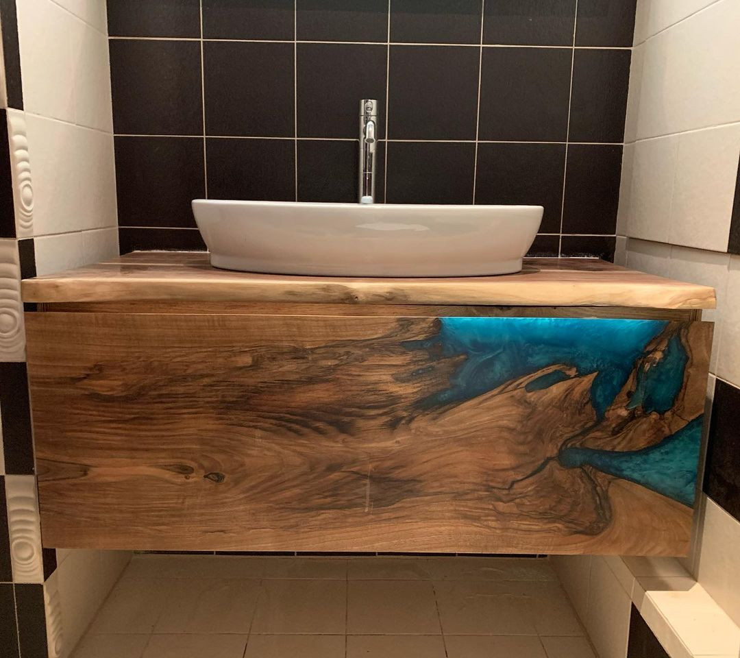 Обложка проекта: Деревянная тумба из массива в ванную