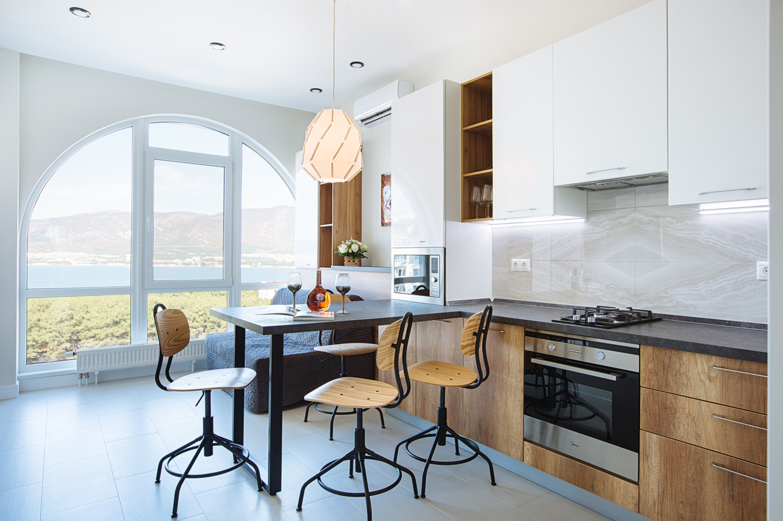 Однокомнатная квартира в современном стиле с шикарным видом на море в Геленджике