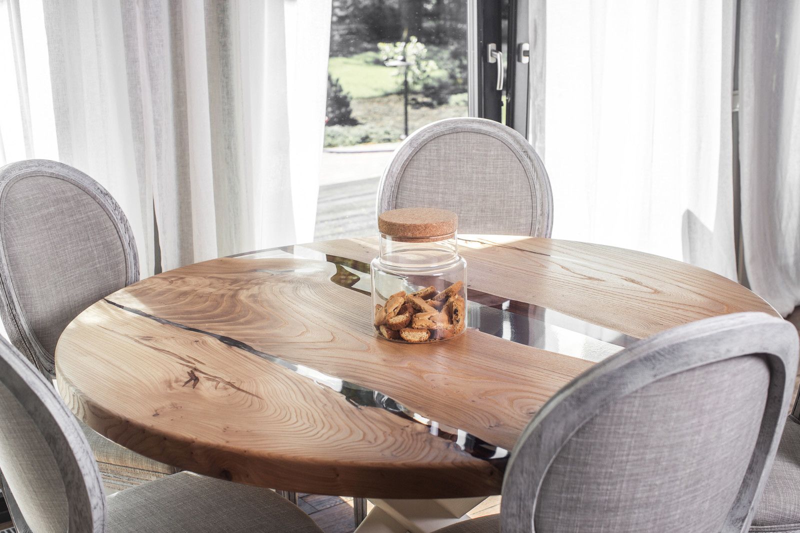 Круглый стол-река из вяза Монино