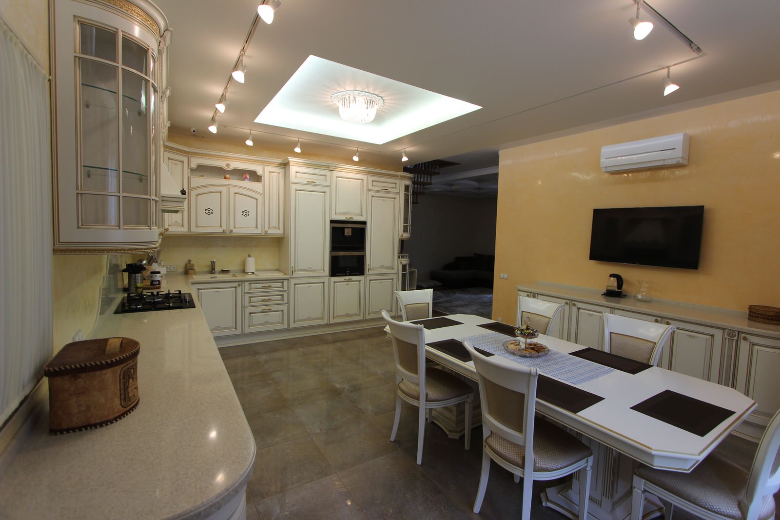 Белая классическая кухня "Олимпия"