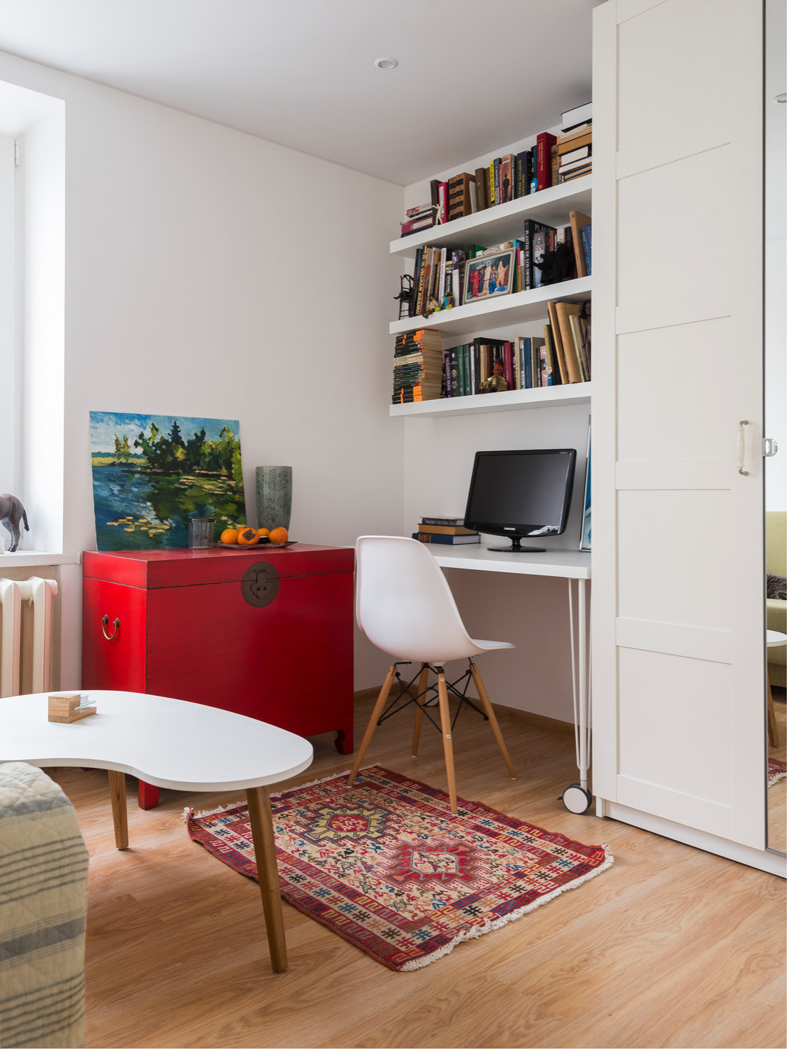 Обложка альбома: Двухкомнатная квартира 32 кв.м с тремя окнами