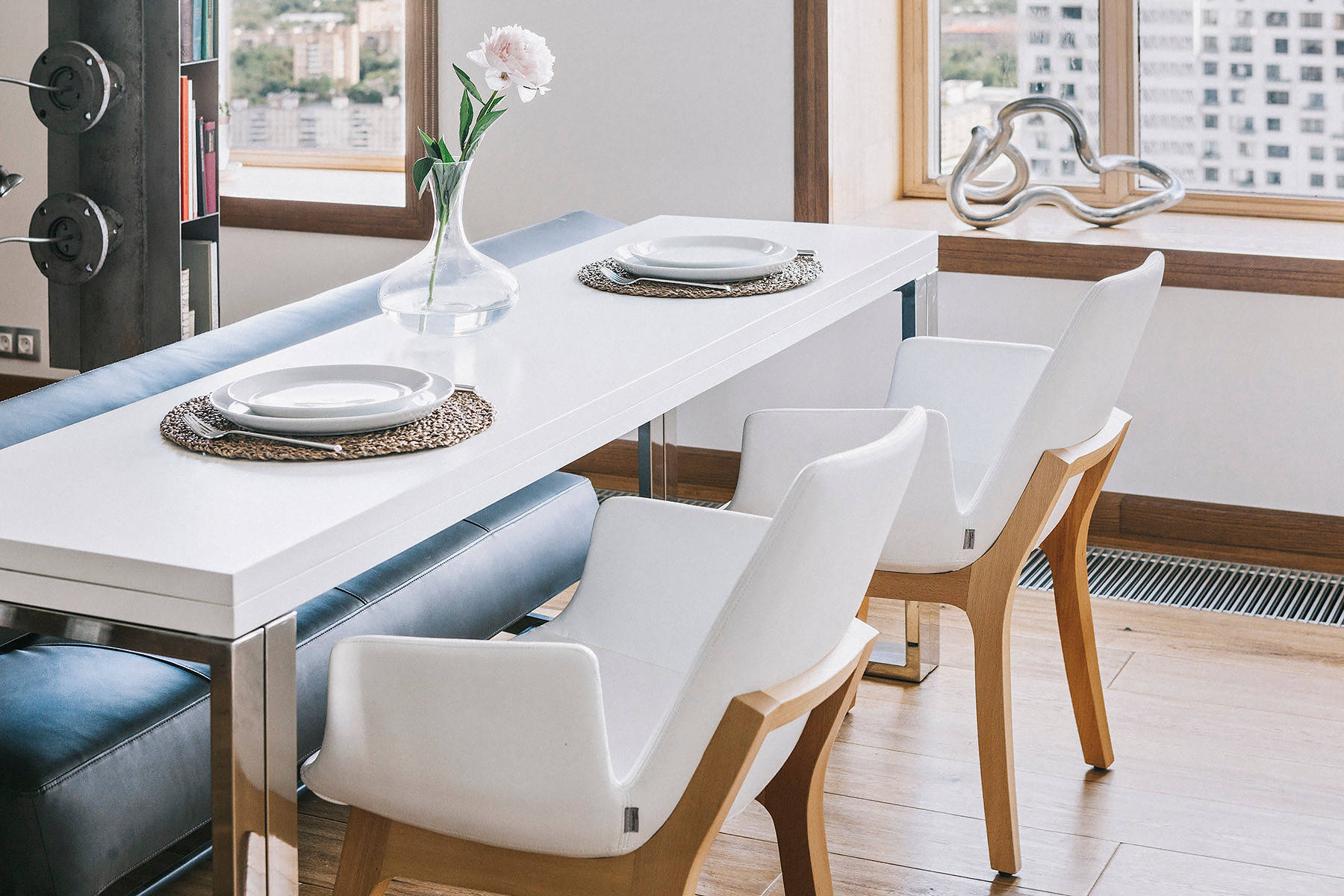 В гостях: Квартира на 37-м этаже с арт-объектами из металла