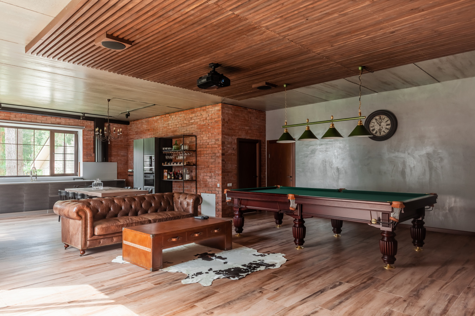 Гостевой домик с домашним кинотеатром в стиле лофт.