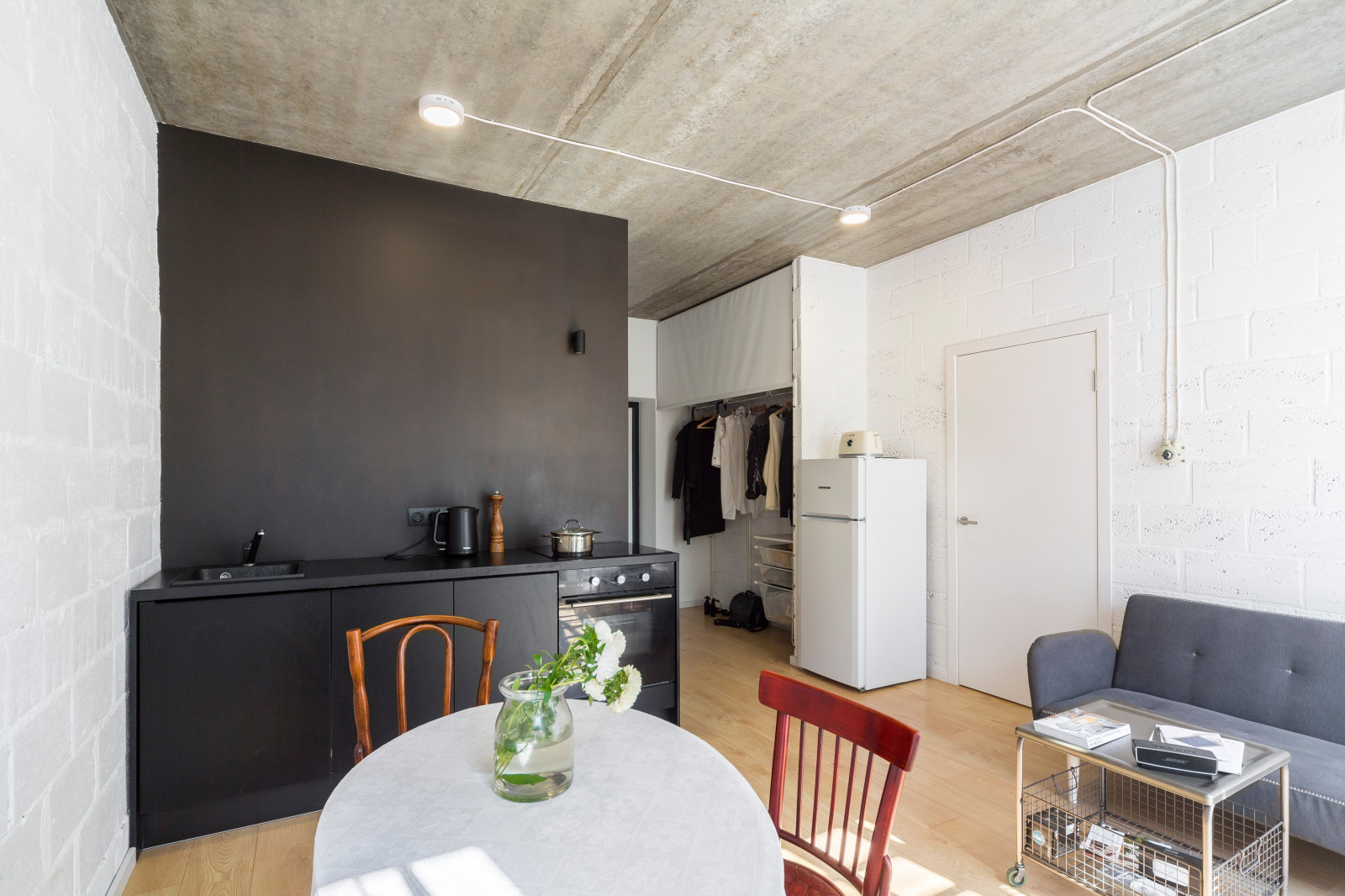 Квартира архитектора с садом и винтажной мебелью