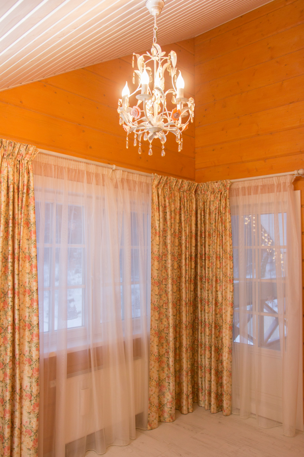 Дом из кирпича в Охтинском парке