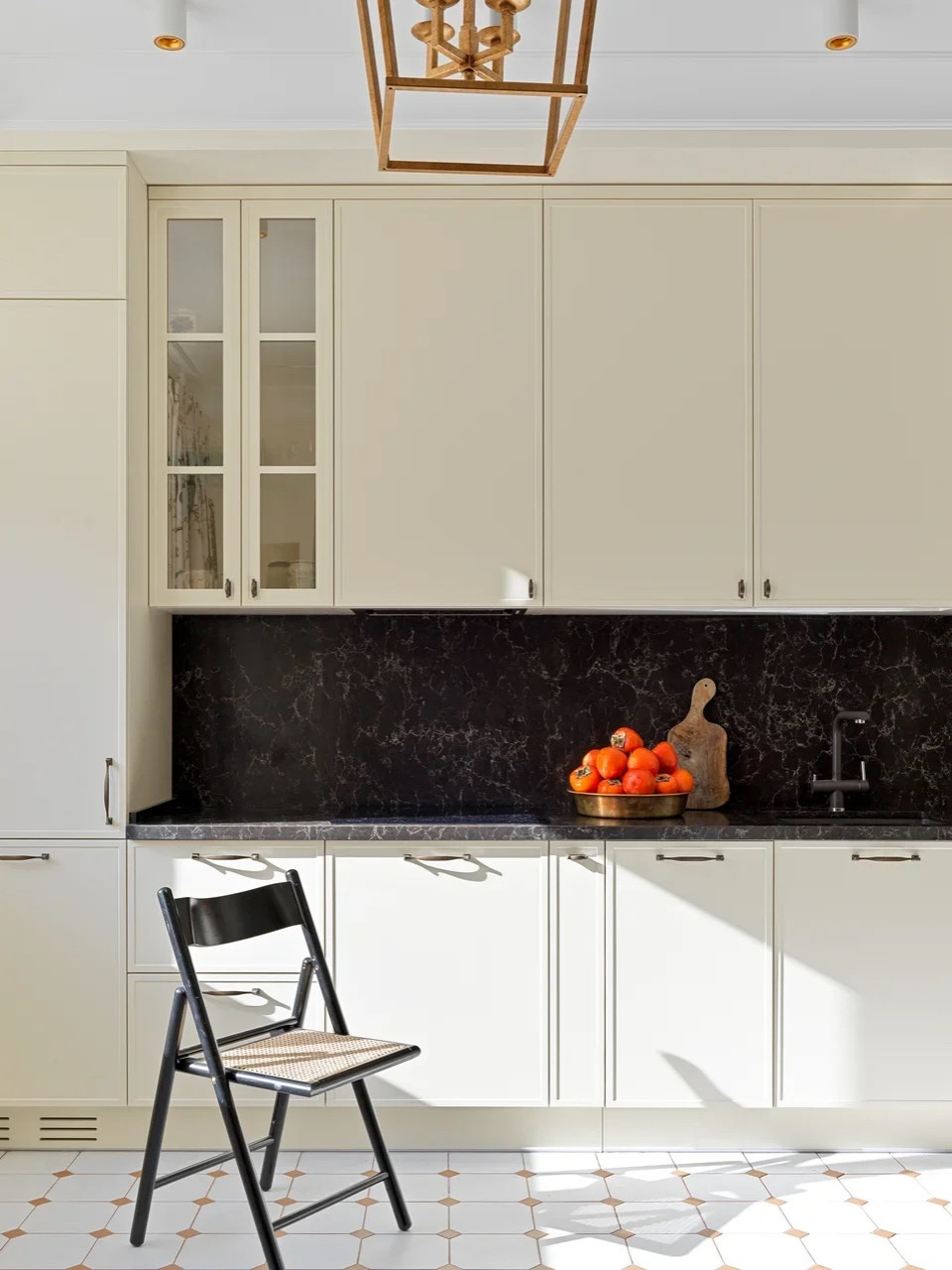 Houzz тур: Квартира с коллекцией китайских ваз и гравюр