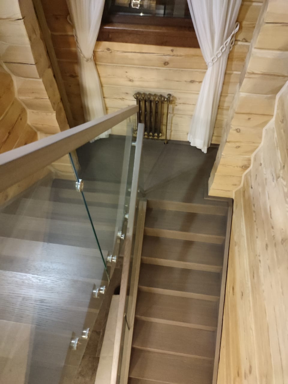 Лестница в деревянном доме