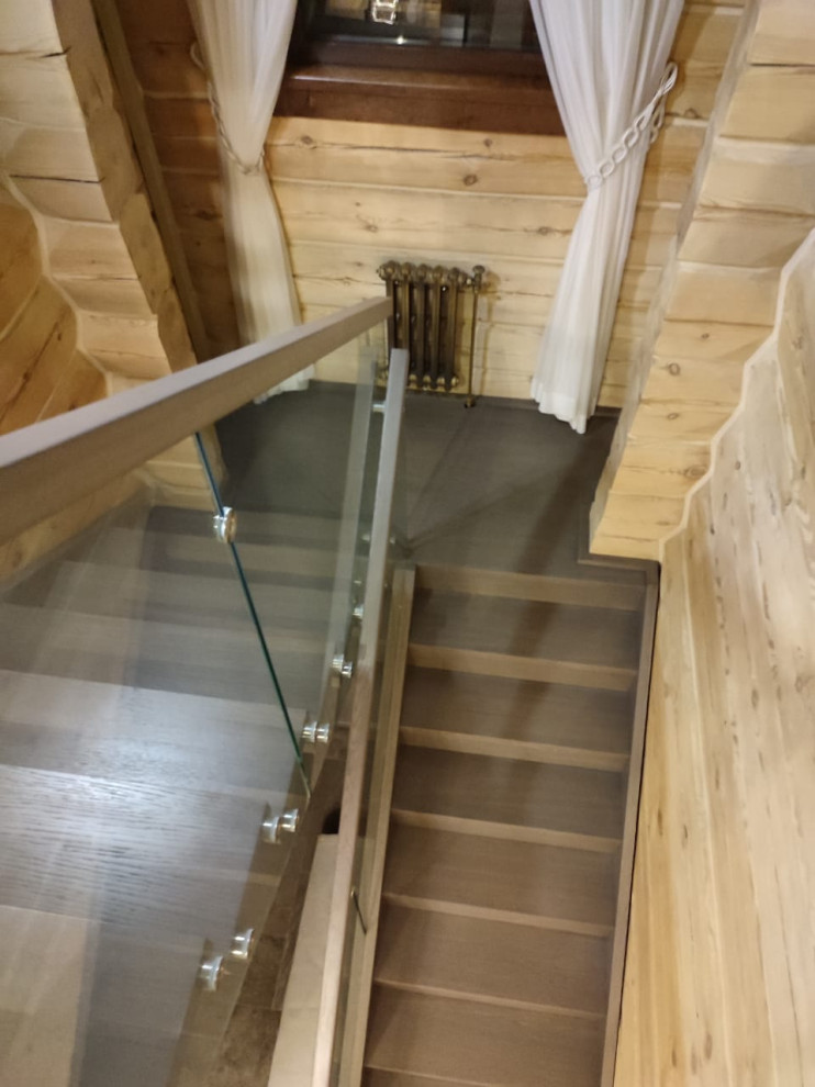 Лестница в деревянном доме