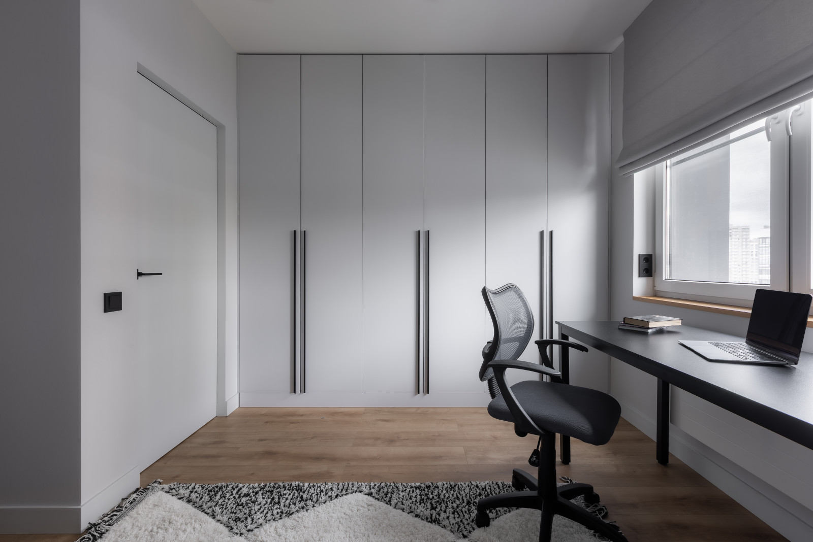 Обложка альбома: рабочее место