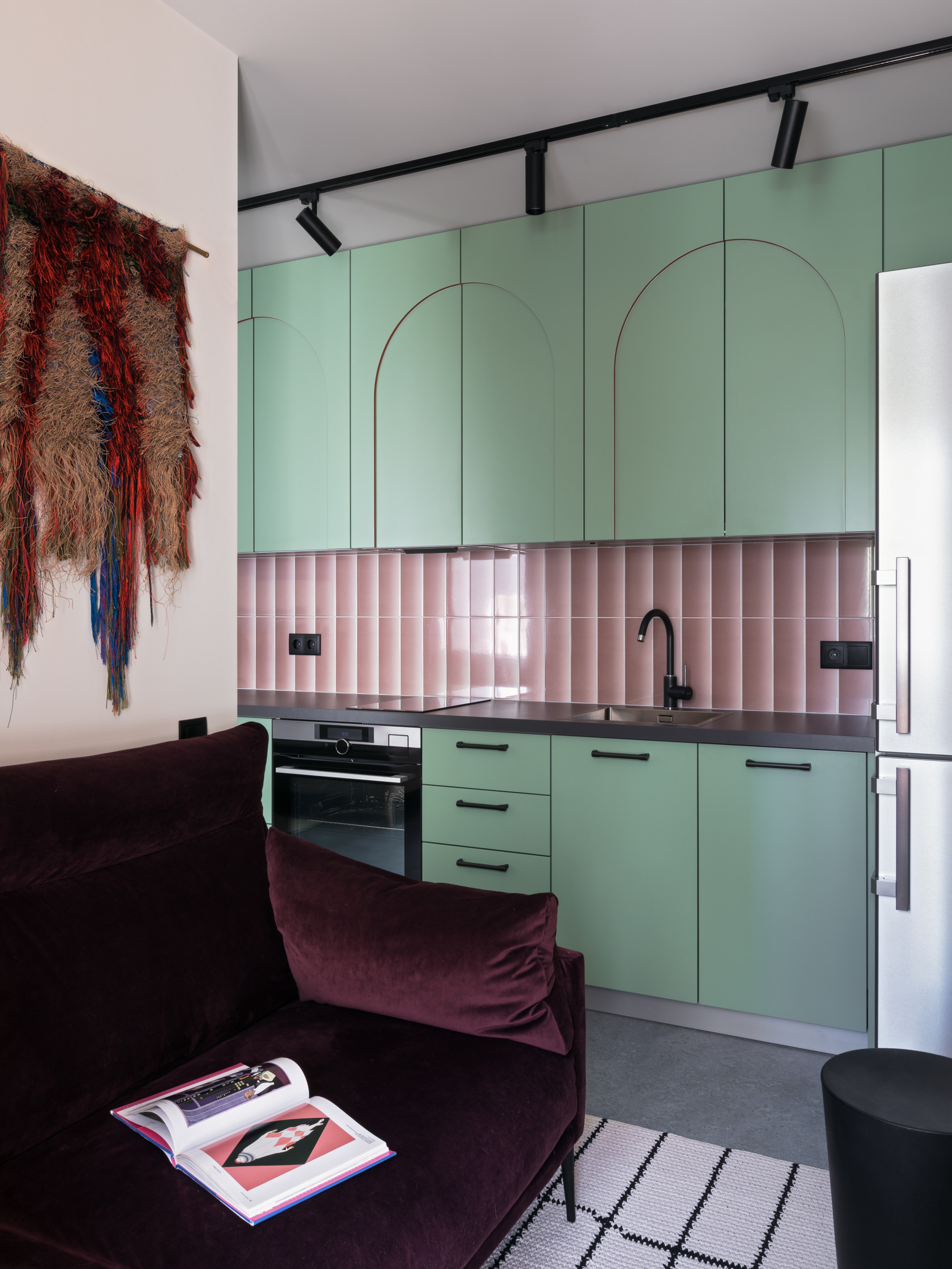 Houzz Беларусь: Колор-блокинг в минской квартире-студии