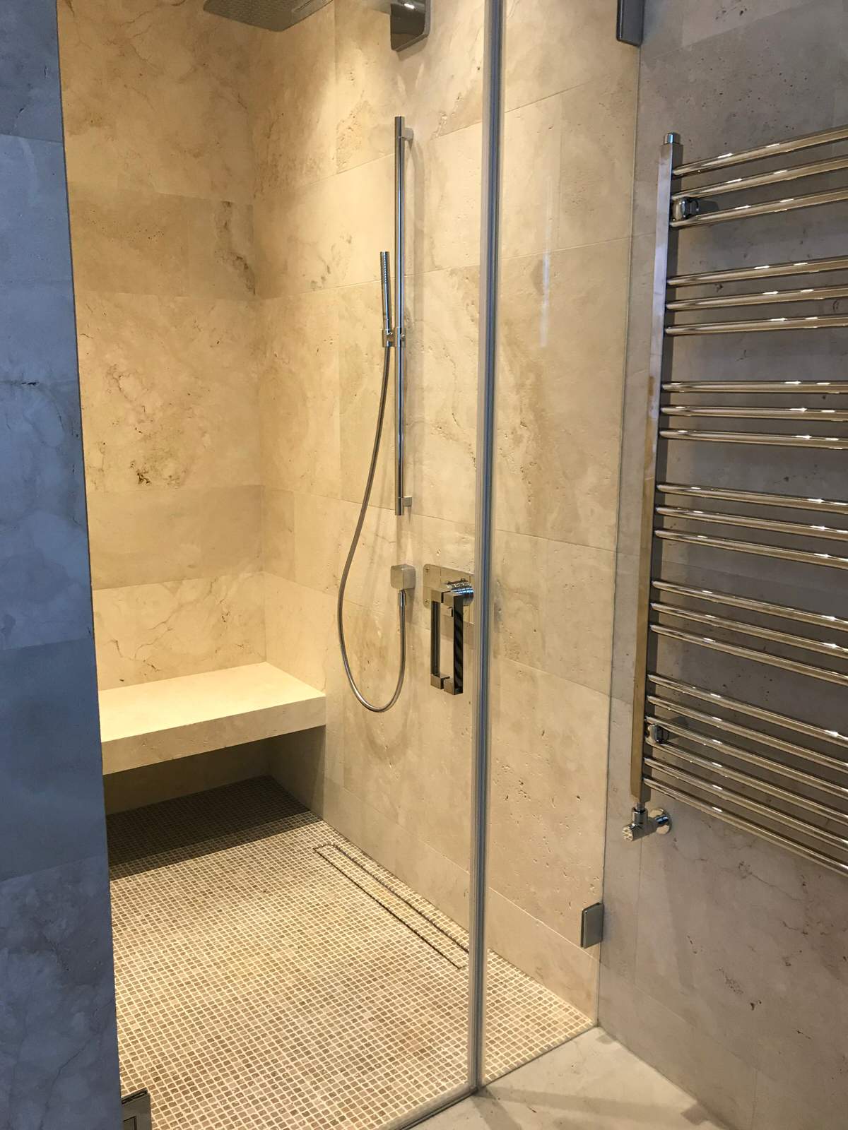 Душевая кабина/ванная комната