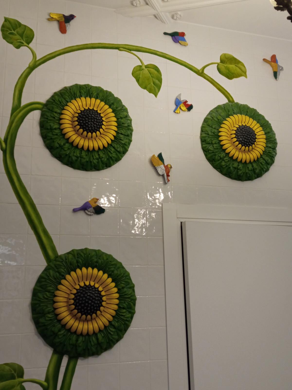 Рельефно-живописное панно в холле квартиры