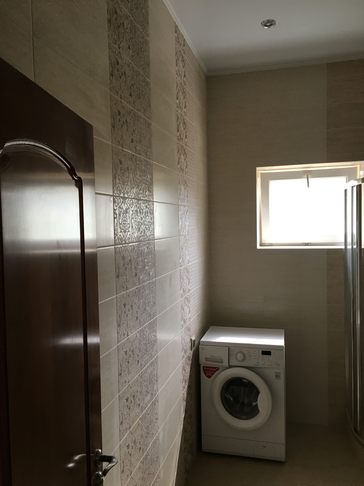 Обложка проекта: Укладка керамической плитки в ванной