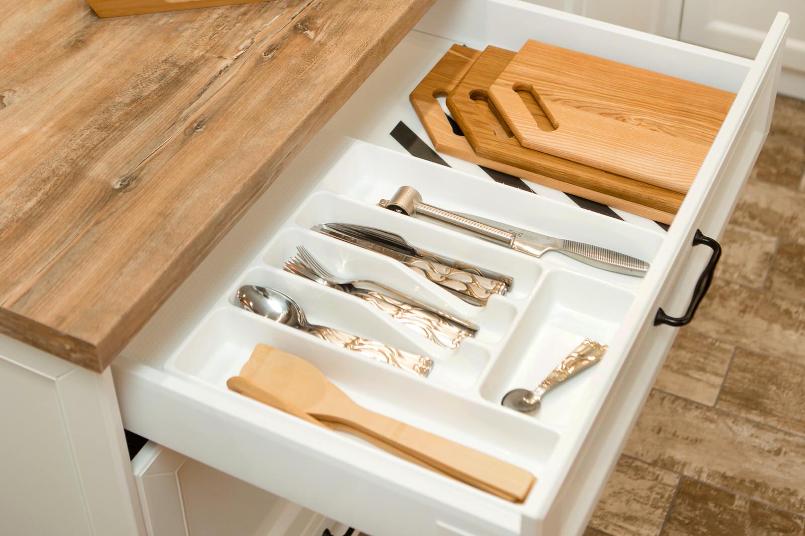 Кухня без верхних шкафов