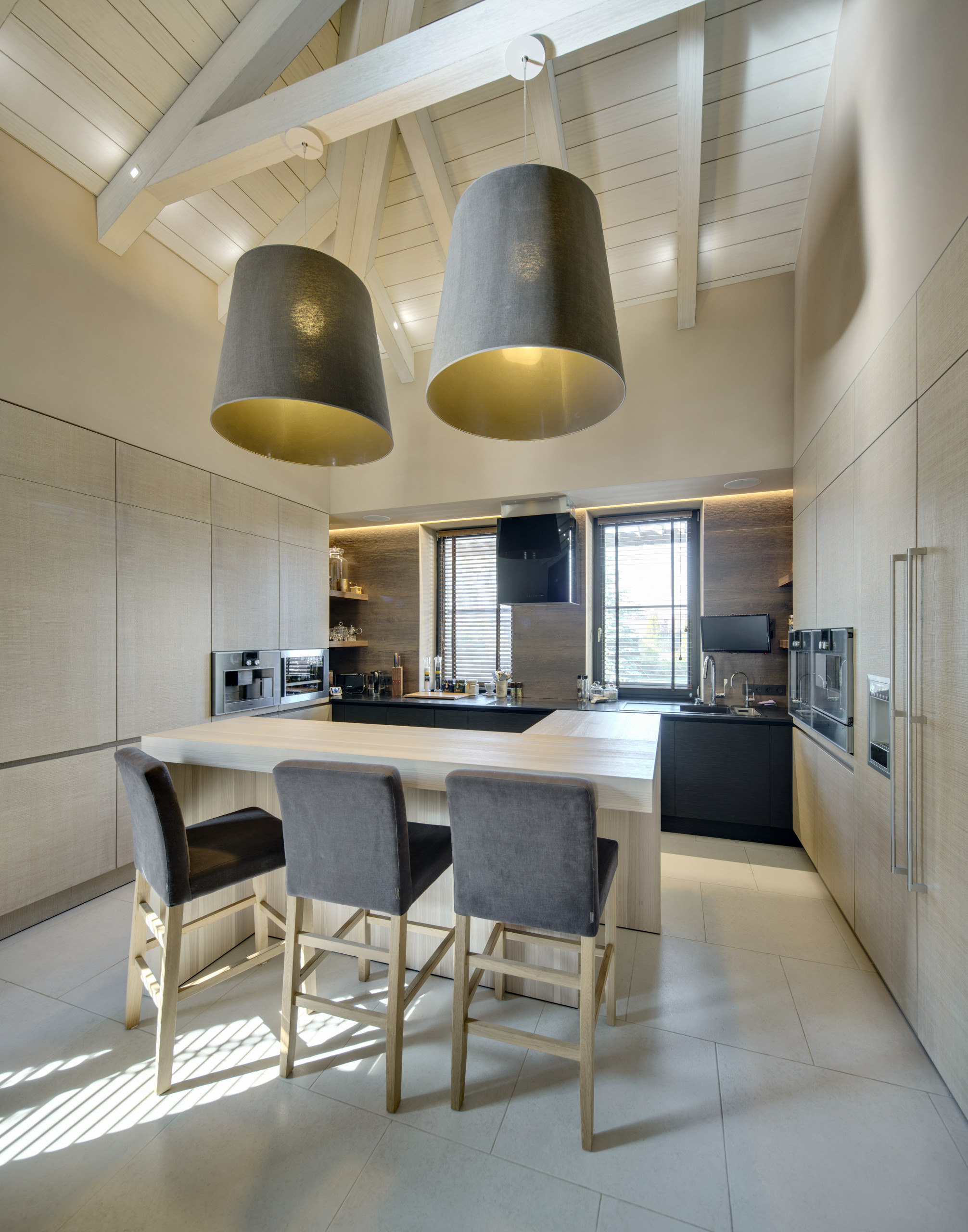 Houzz Украина: Дом с гардеробной под крышей для молодой семьи