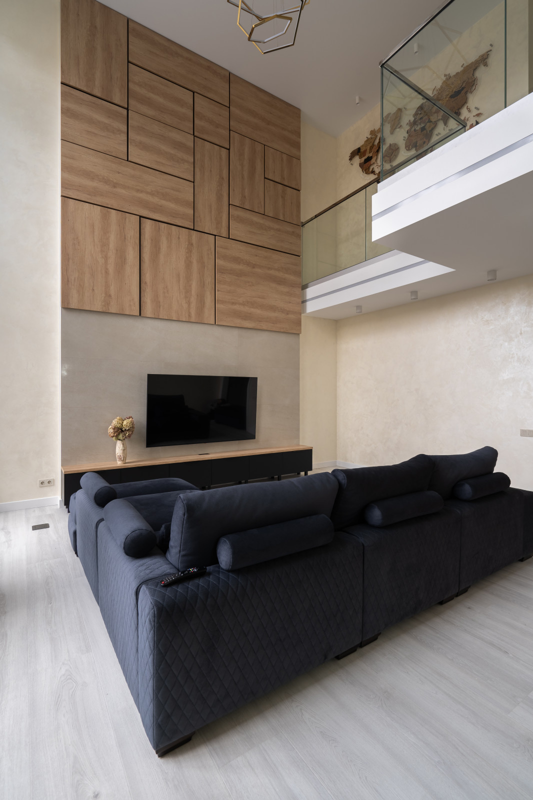 Гостиная со вторым светом