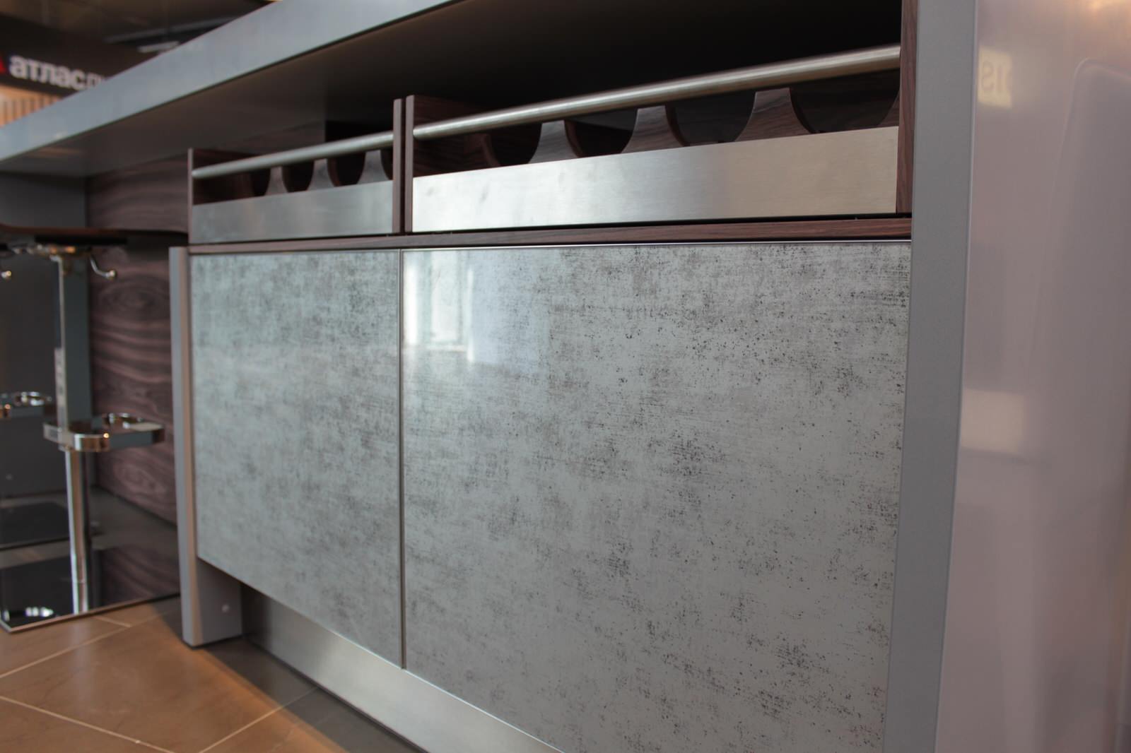 Шпон Палисандр Индийский + фасады со стеклом Серебро