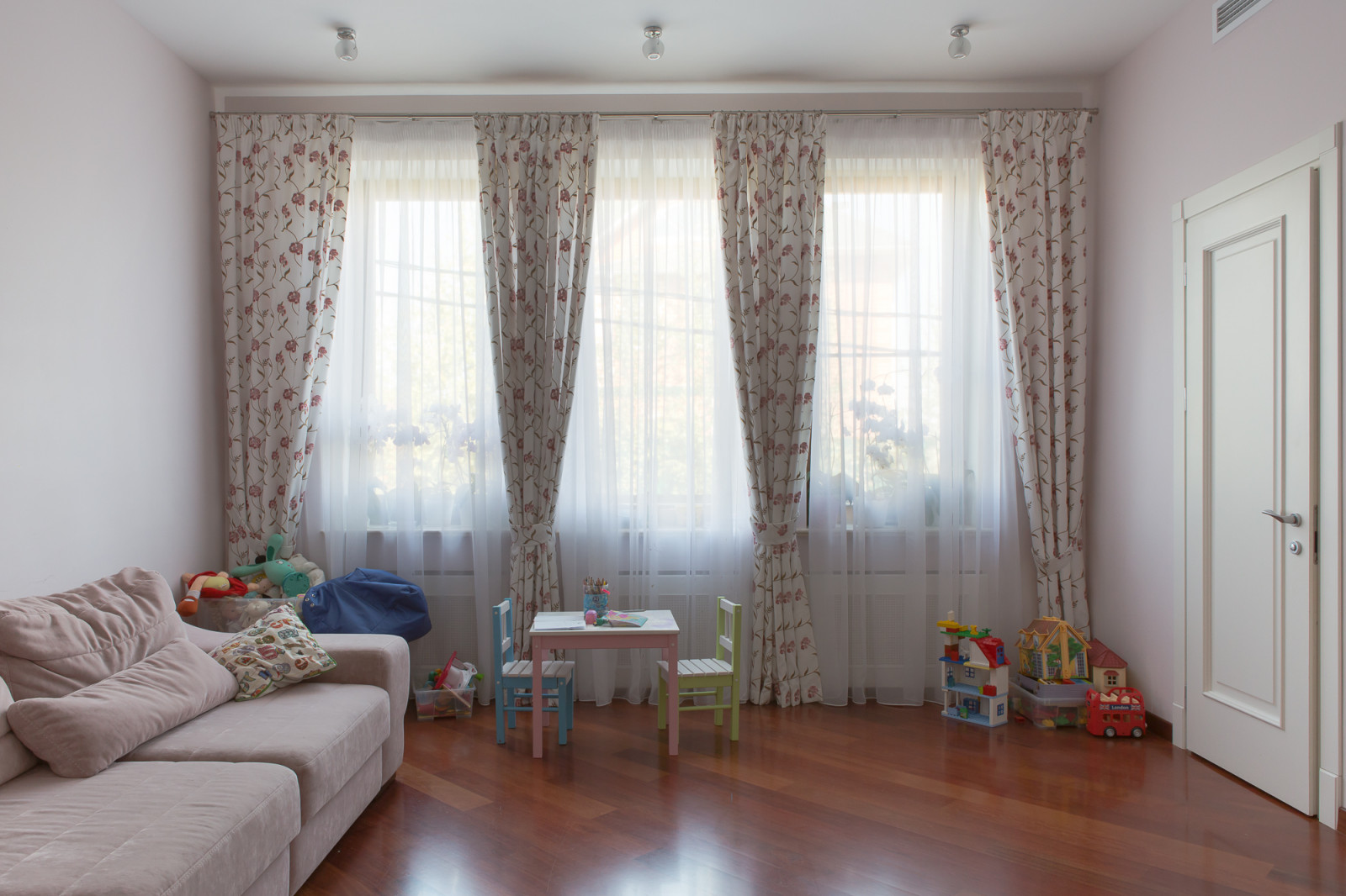 Просторный загородный дом