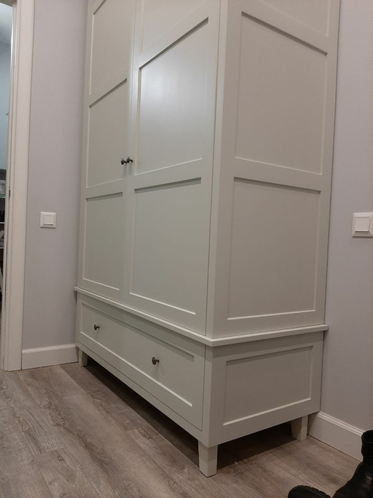 Обложка проекта: Классический шкафы в прихожей и спальне