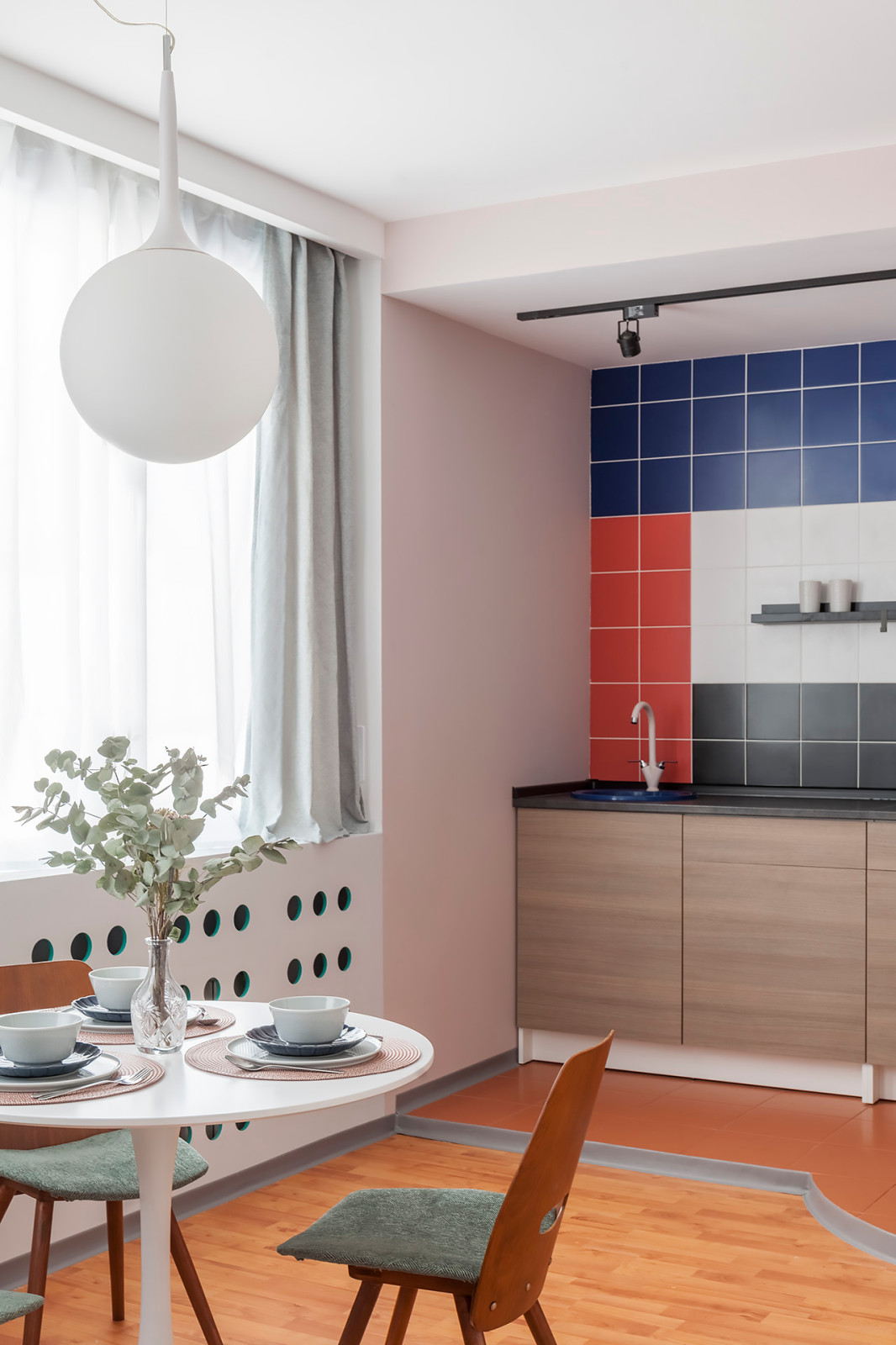 Красочные двухэтажные аппартаменты