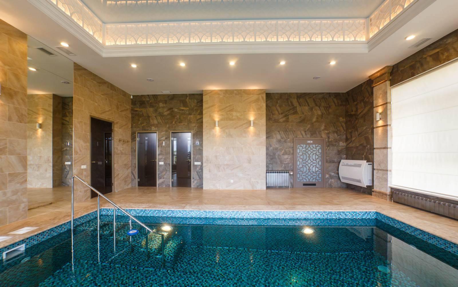 Интерьер загородного дома с двусветным пространством