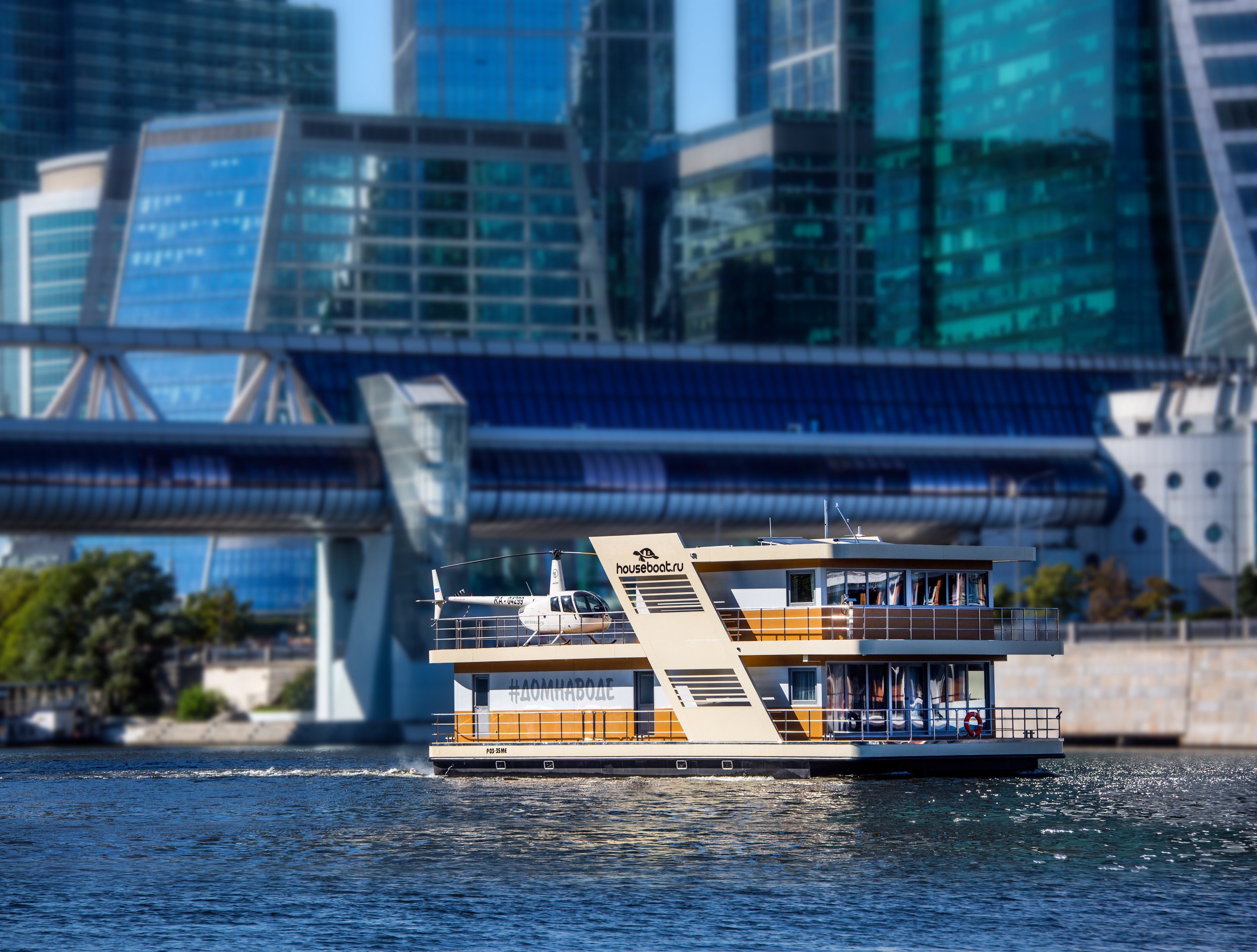 В гостях: Дом, в котором можно плавать по Москве и рыбачить