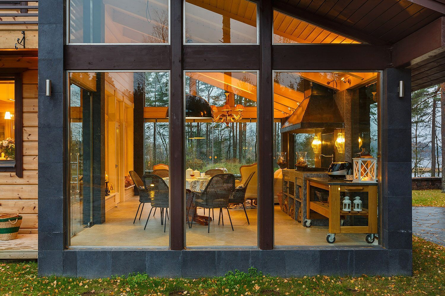 ДОМ НА МЕДНОМ ОЗЕРЕ «HONKA»