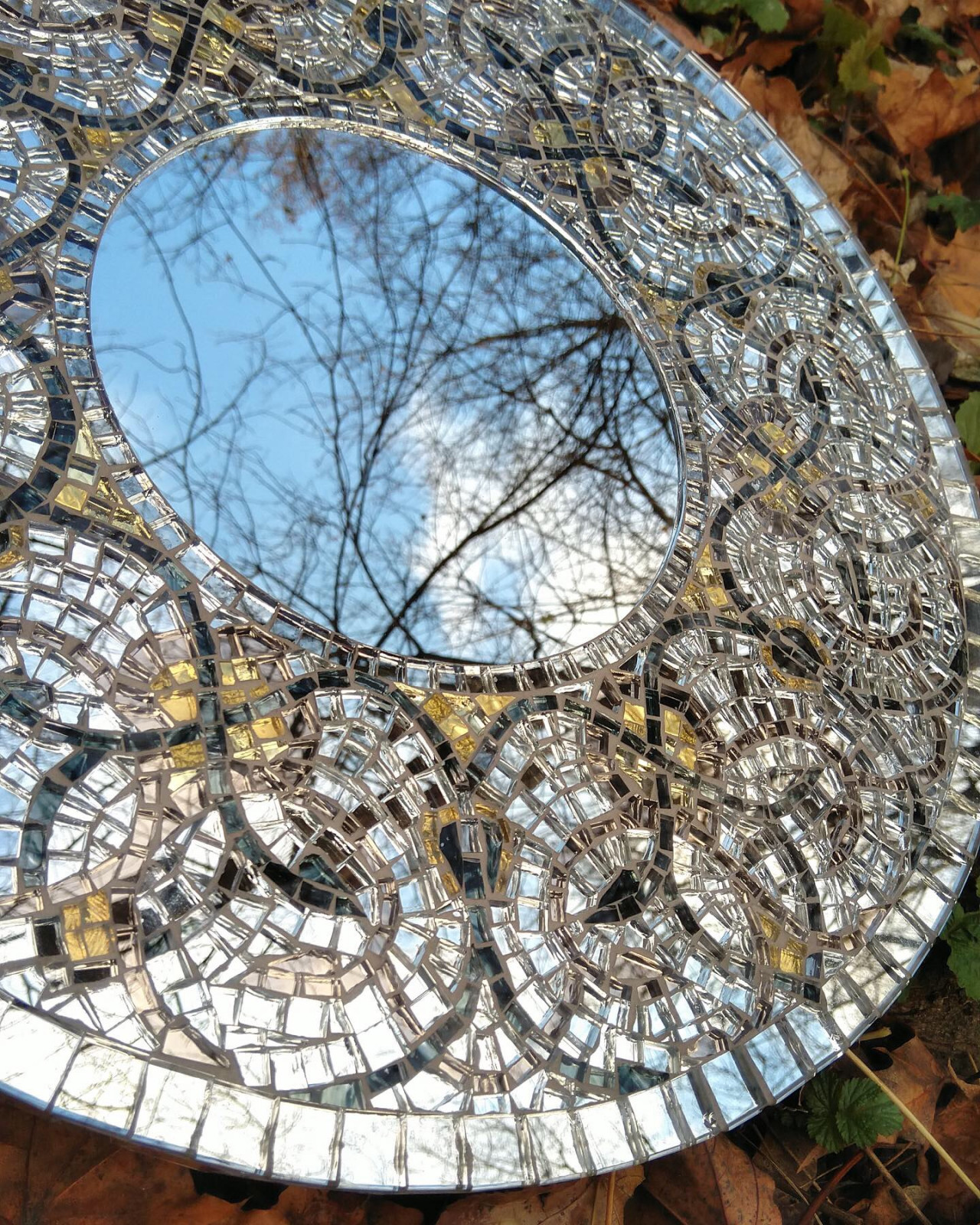 Круглое декоративное зеркало с мозаикой. Диаметр 40 см