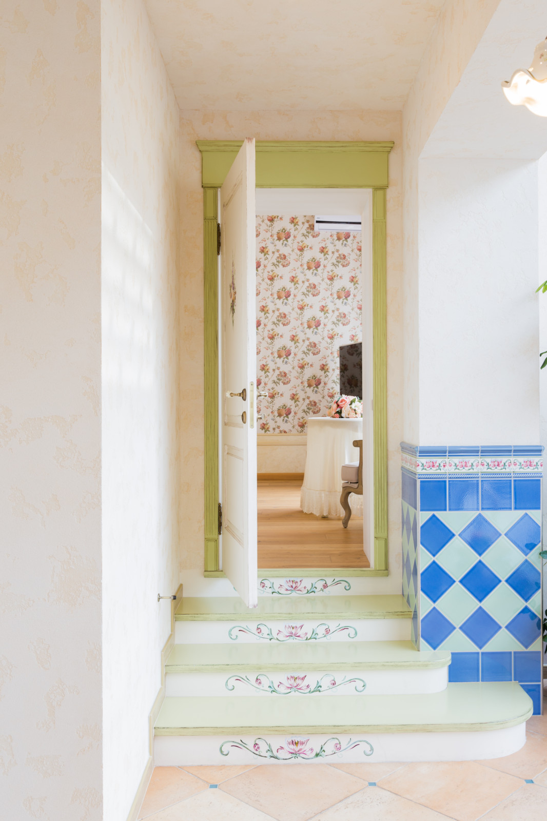 Интерьер гостевого дома в стиле Прованс. Интерьер бассейна (150 кв м)