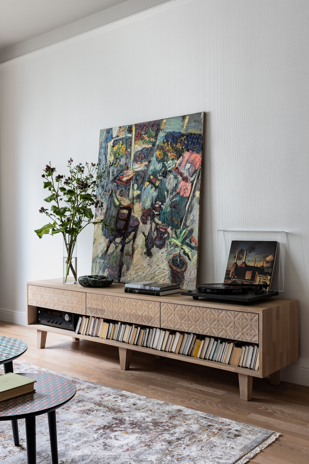 Квартира с библиотекой и коллекцией искусства