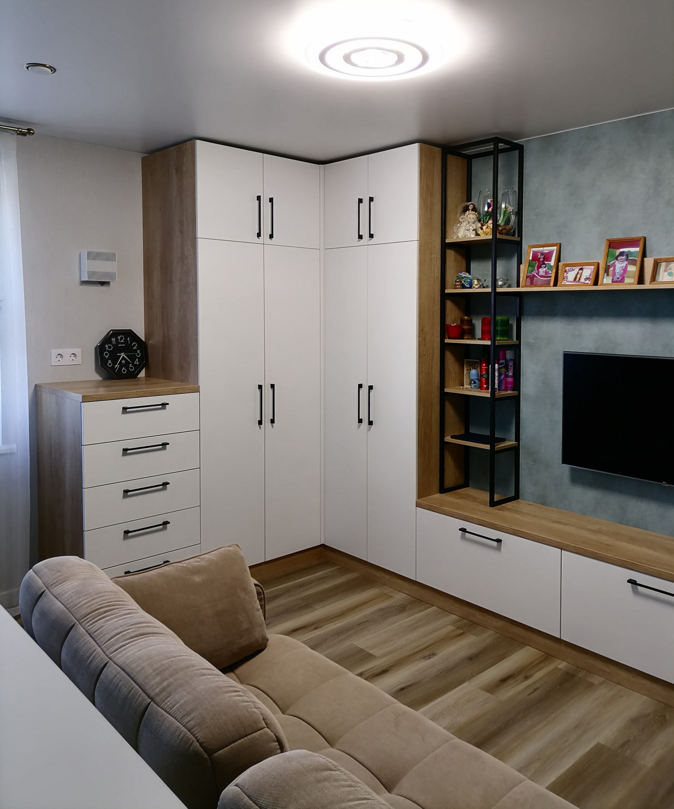 Двухкомнатная квартира с зонированием гостиной