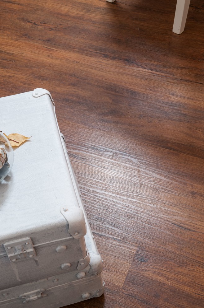 В этом проекте использован виниловый пол Corkstyle http://www.corkstyle.ru/catal