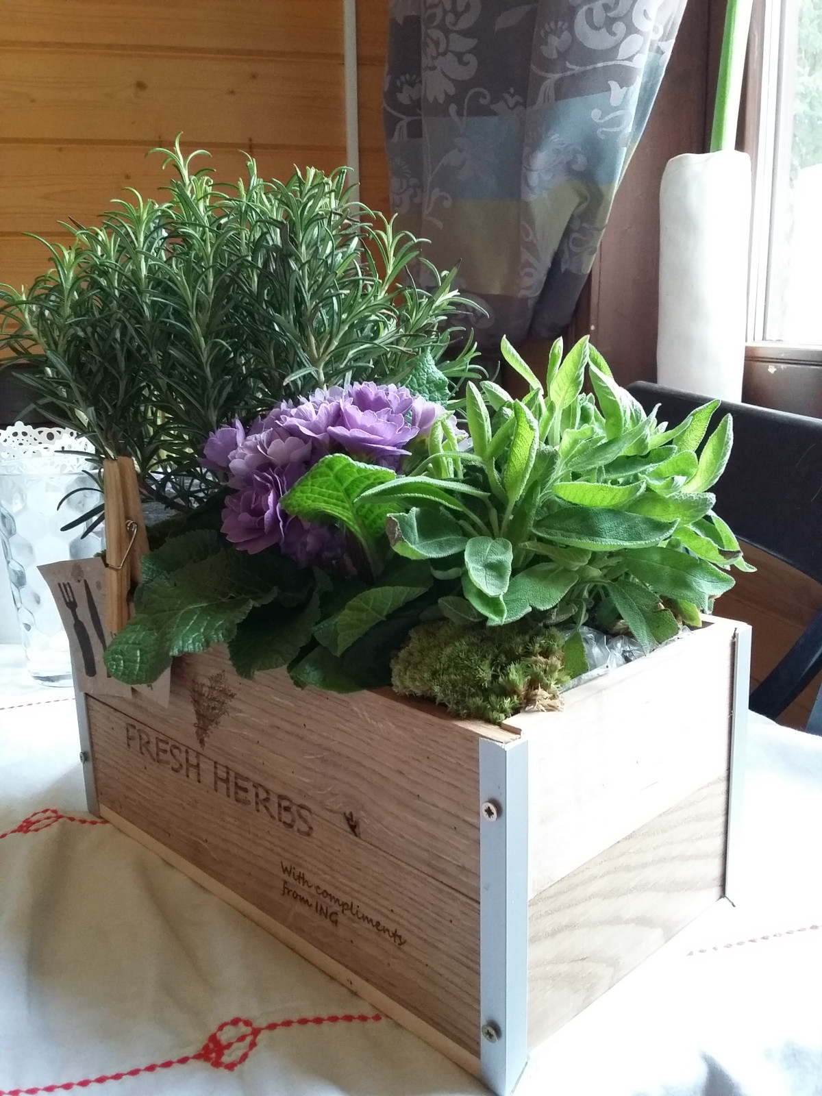 Ящики из дуба с ароматными травами