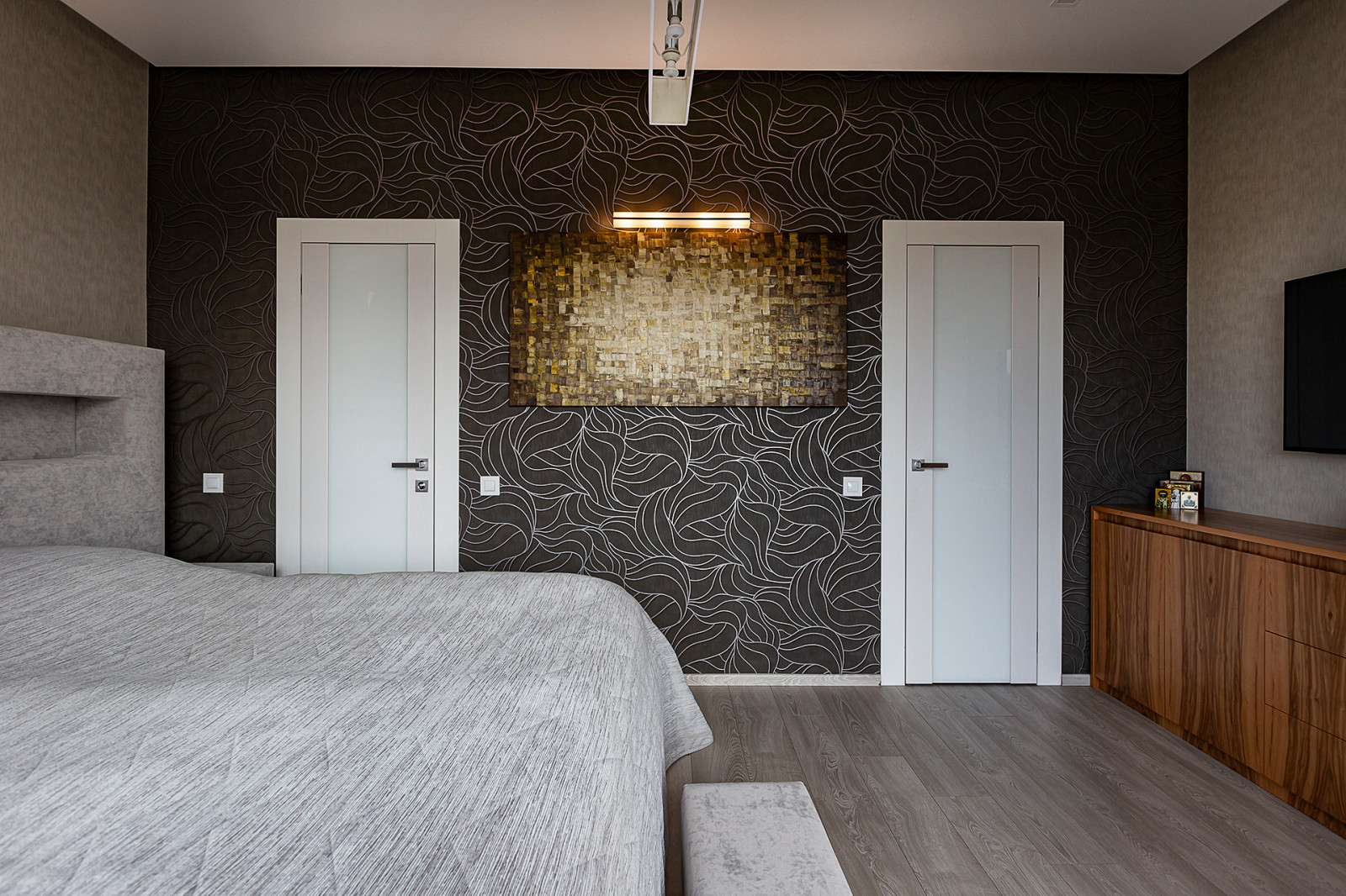 Дом с серебристыми стенами / House with silver walls