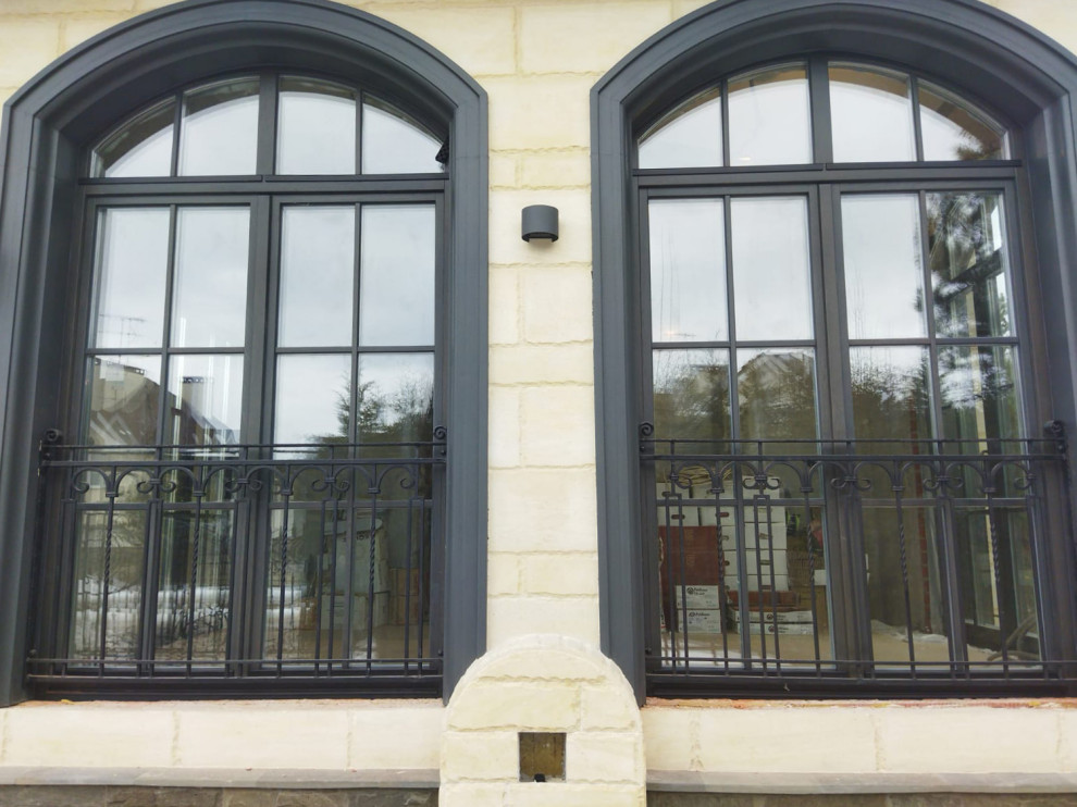 Окна из дерева в английском стиле